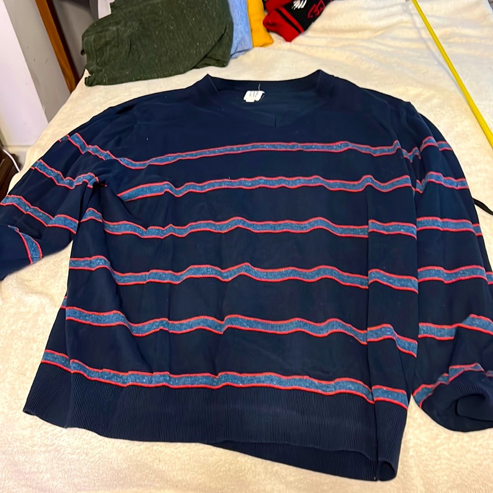 Men's GAP v neck XL sweater